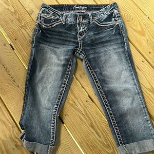 Size 7 Amethyst fits like a three . Light blue knee cut.